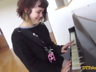 Yhivi klipp av piano ferdigheter followed av røff x karakter film og sæd løpet henne fjes! - featuring: yhivi / james deen