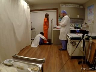 Privaatne vangla tabatud kasutamine inmates jaoks meditsiiniline kontrollimine & experiments - peidetud video&excl; vaatama kui inmate on kasutatud & alandust poolt meeskond kohta arstid - donna leigh - orgasm teadustöö inc vangla edition osa 1 kohta 19